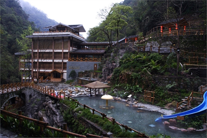 龙胜温泉中心度假酒店住宿一晚一间双床房或大床(含双人无限次畅泡