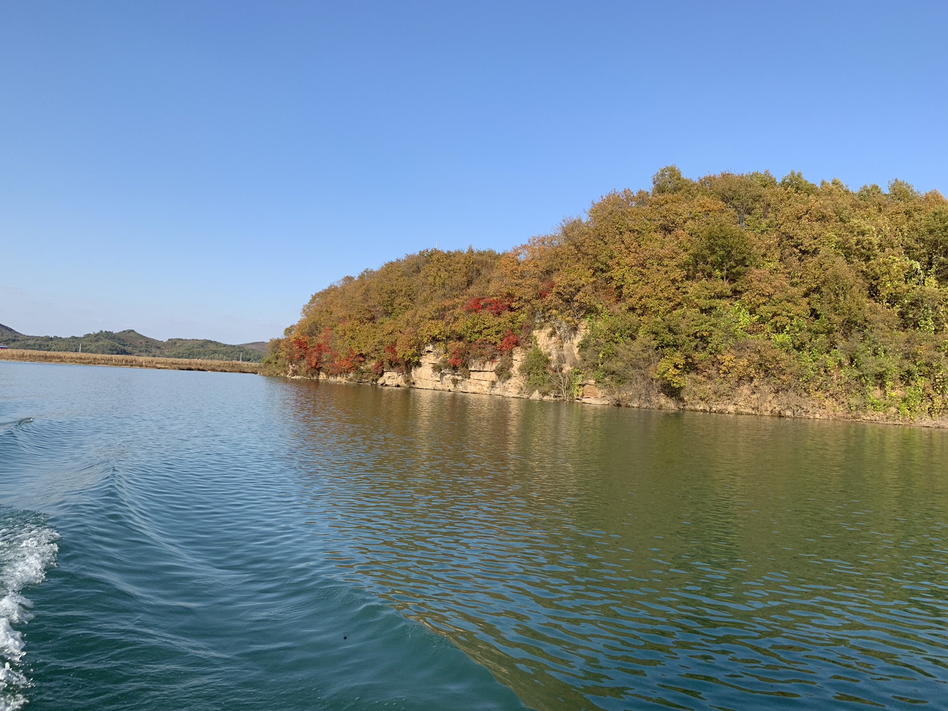 关于凤城 凤凰山以外-叆河风景区 大梨树采摘