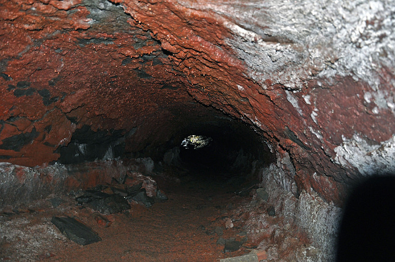 去火山内部和熔岩洞穴走一走!