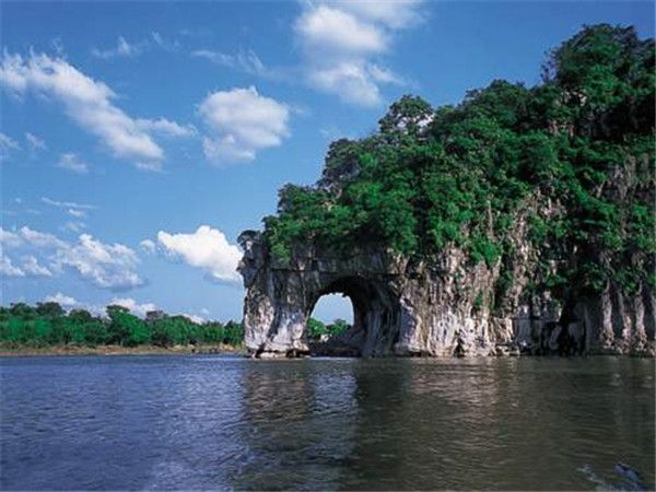 阳朔古镇 古东森林瀑布 世外桃源 象鼻山 山水间 木龙湖双卧6日跟团游