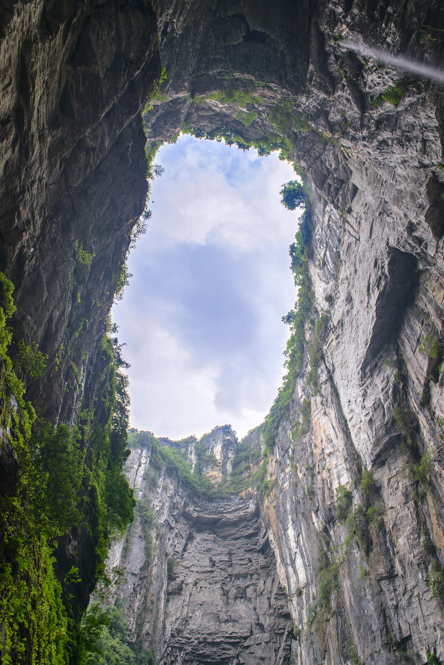 广州出发 武隆天生三桥 南川金佛山 彭水阿依河 蚩尤九黎城 乌江画廊