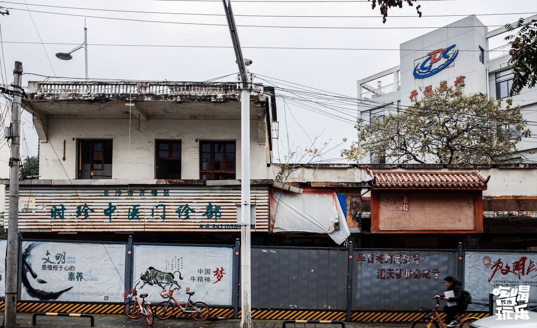 只剩下黑石渡医院仍在经营,它已经有50年的历史