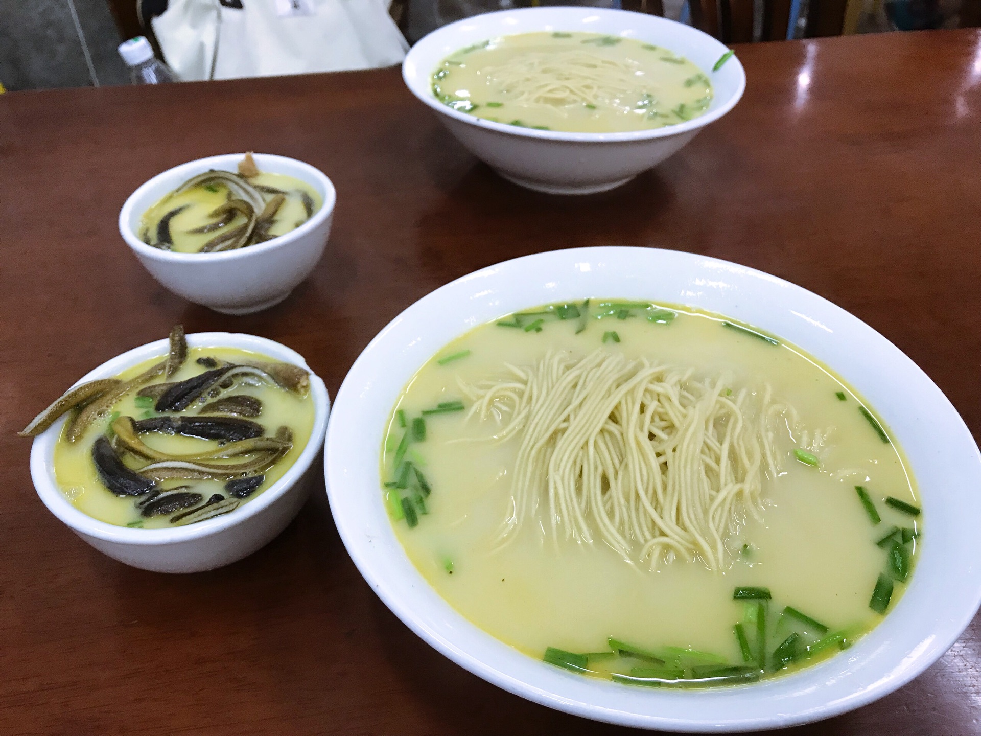 镇江美食-周阳阳野生长鱼面