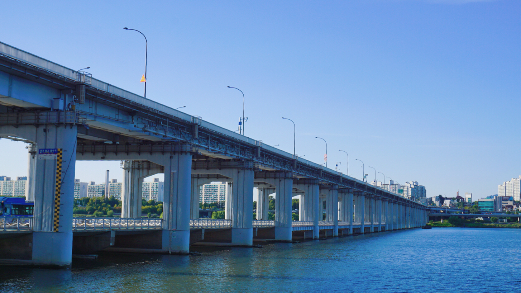 首尔汉江盘浦大桥