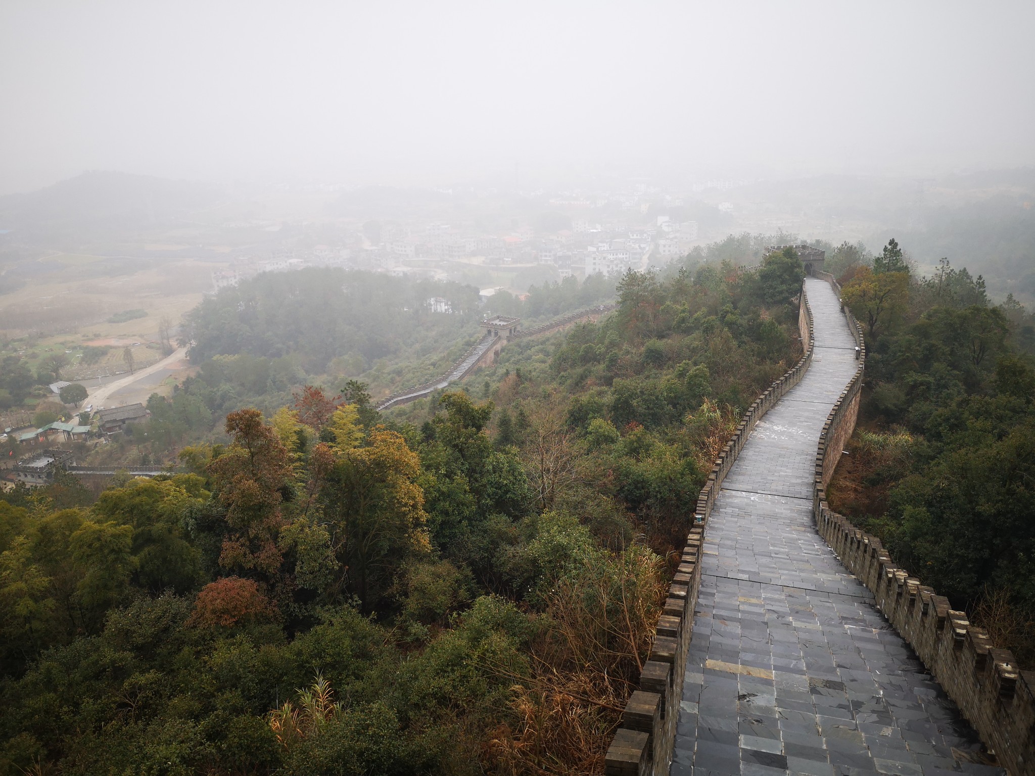 想爬长城又不可得?南昌有个怪石岭