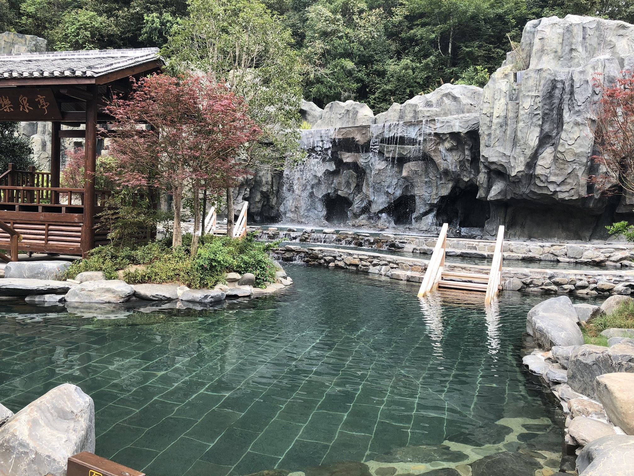 里酒店文化旅游度假区住宿1晚2人套餐2份早餐2张温泉门票赠送2张汤里