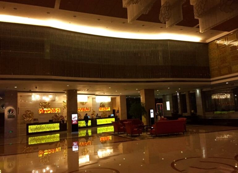 东莞隐贤山庄 欧亚国际酒店2人1晚 双早双晚餐/隐贤山庄(水上乐园