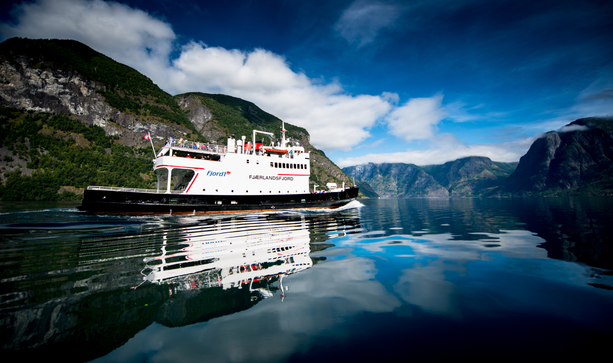 乘坐游船游览峡湾 图片来源:fjord norway