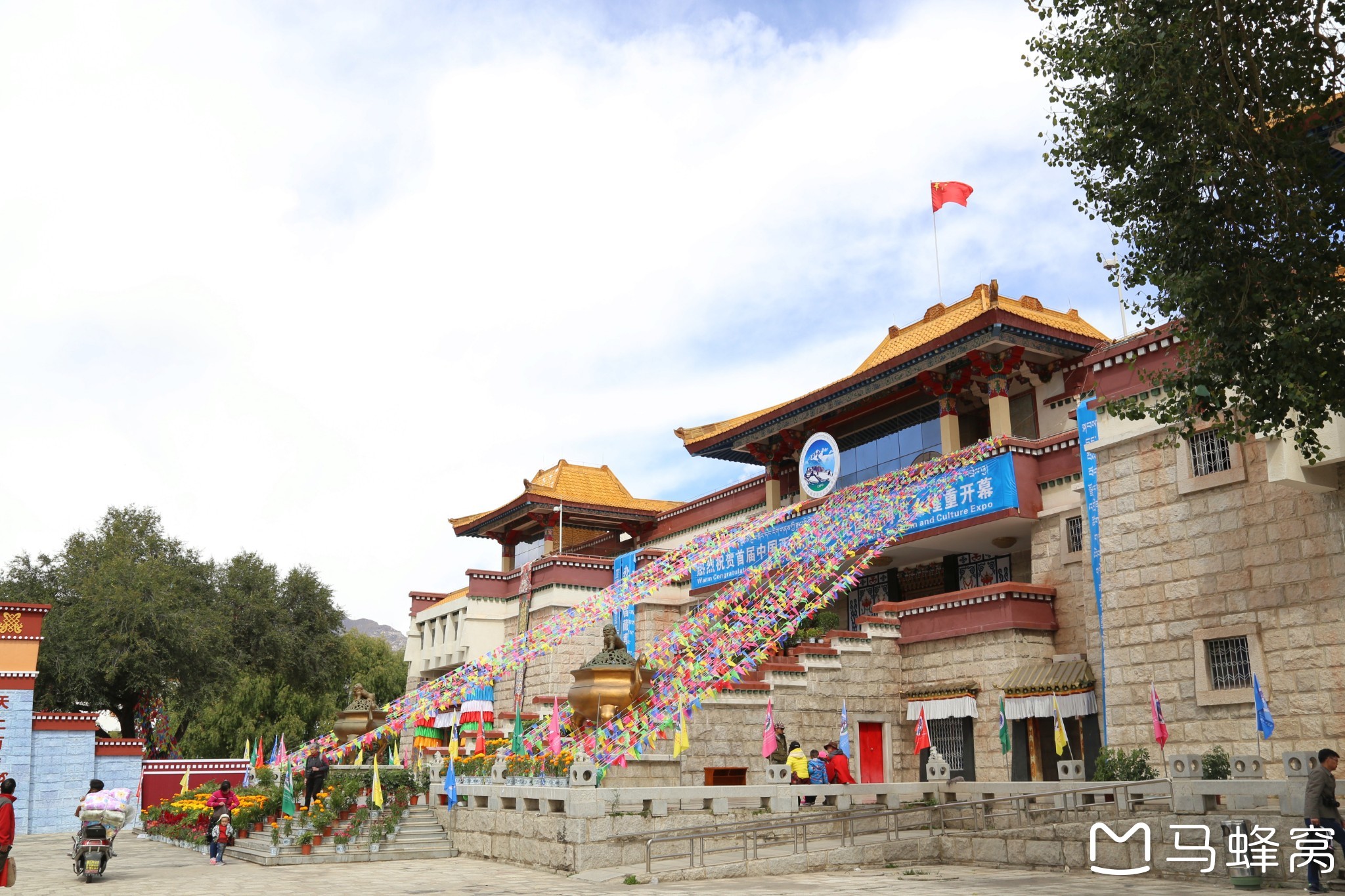 博物馆,会展中心,拉萨河南岸