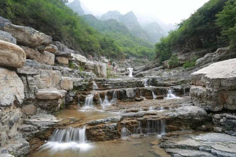 北京十渡风景区-孤山寨 仙西山纯玩一日游(铁索桥 九曲溪瀑布群 玻璃