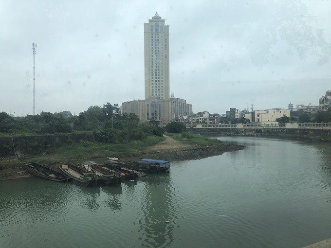 东兴市有多少人口(2)