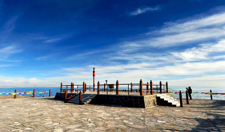 观光建议:沿线景区有耳海,措日郎嗄,二郎剑景区,青海湖南山观景台,祭