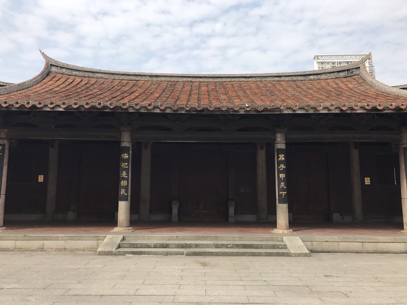 始建于唐贞观二年(628年)的元妙观,现在只剩下这个三清殿