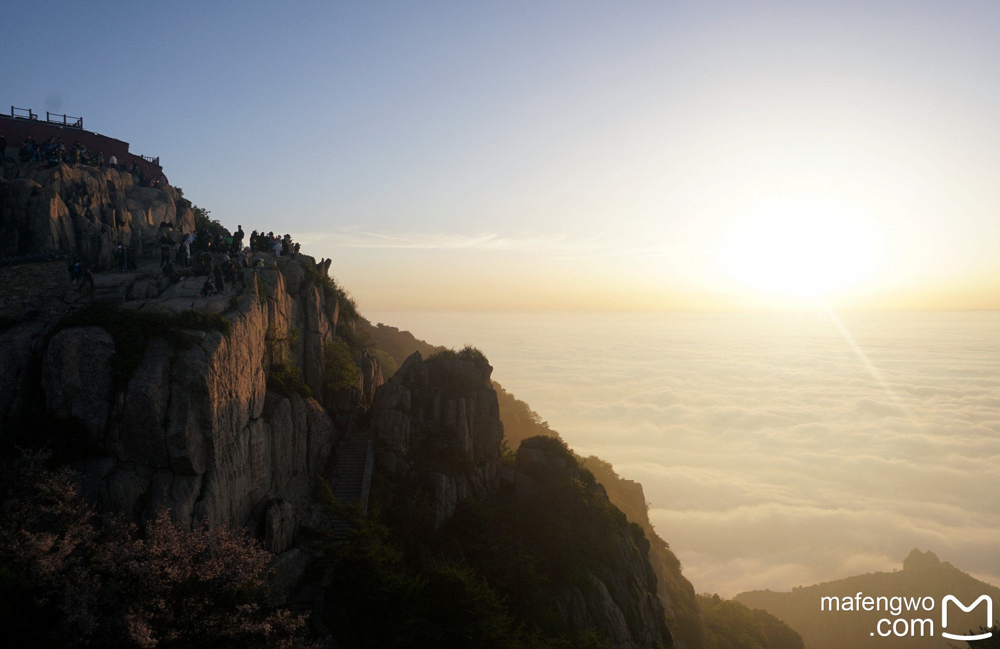 山东四日行之二:泰山上(赏泰山四大奇观——日落又日出,云海衬花海)