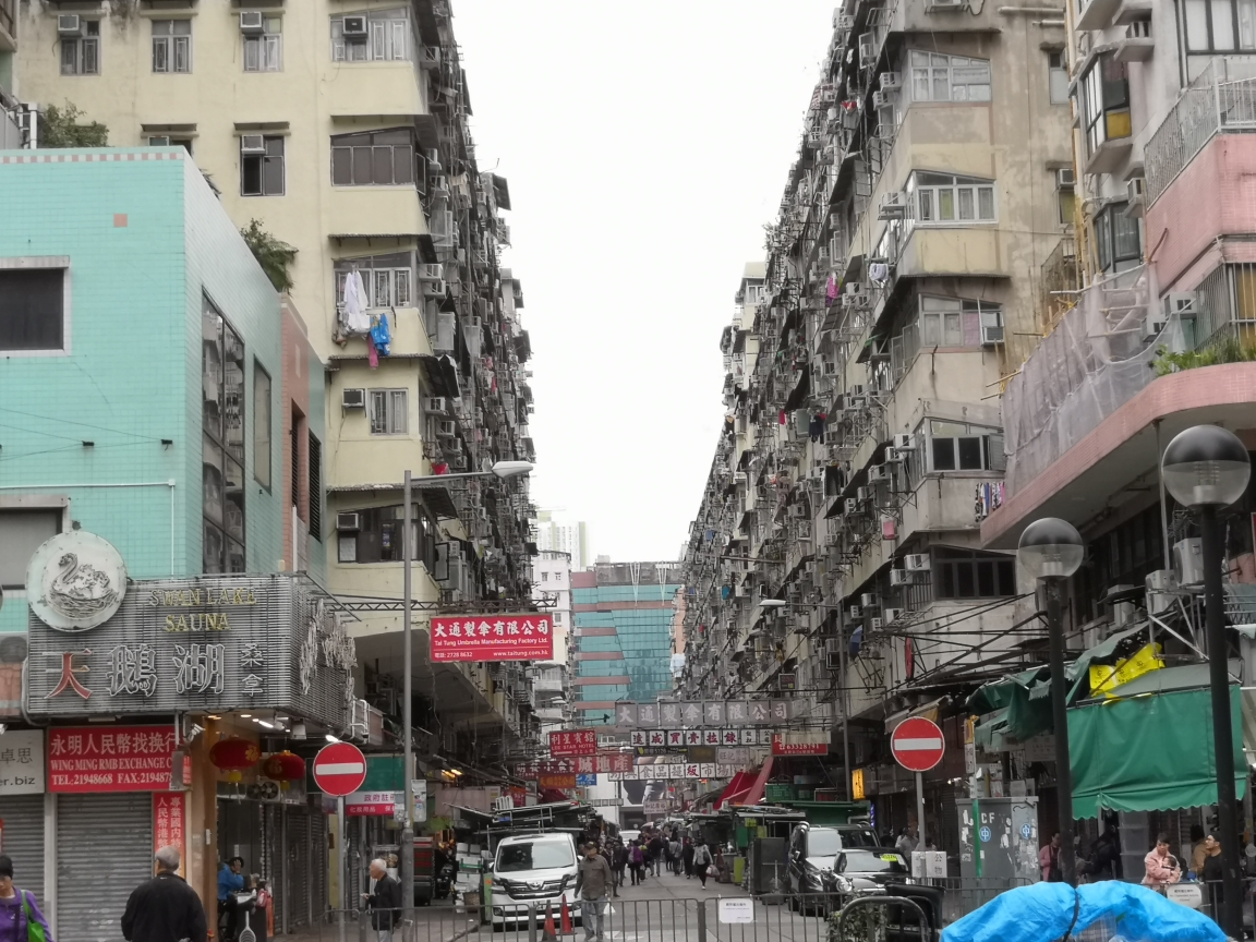 游走香港——你怀念的是90年代,还是90年代的港片?