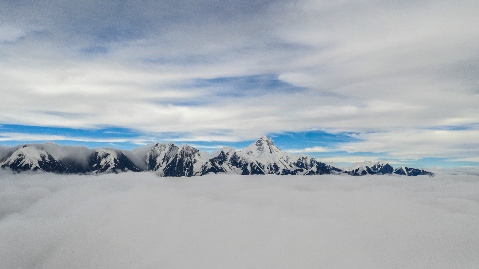 贡嘎雪山