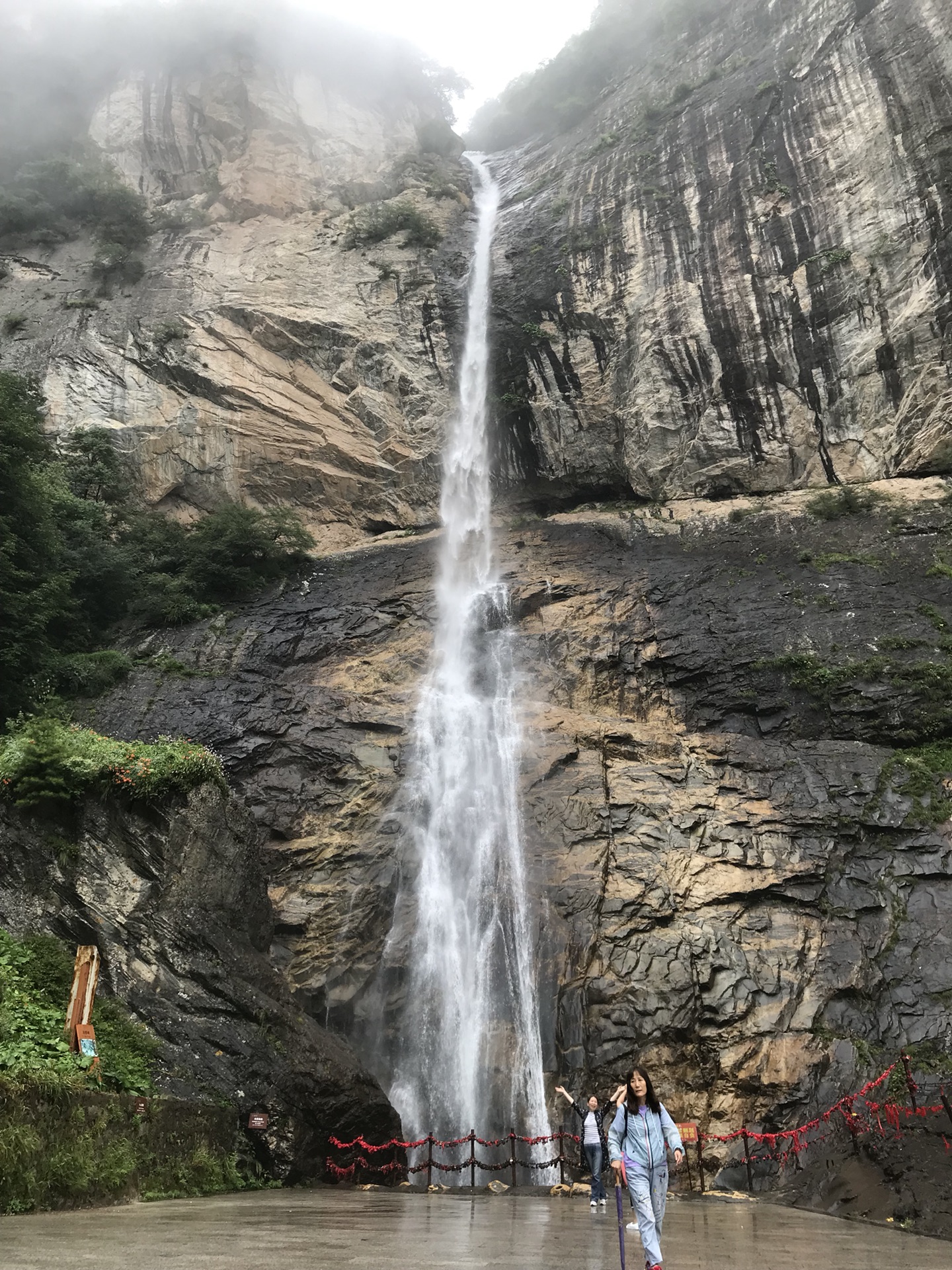 第一天:金龙峡,重阳宫 第二天:高冠瀑布,草堂寺