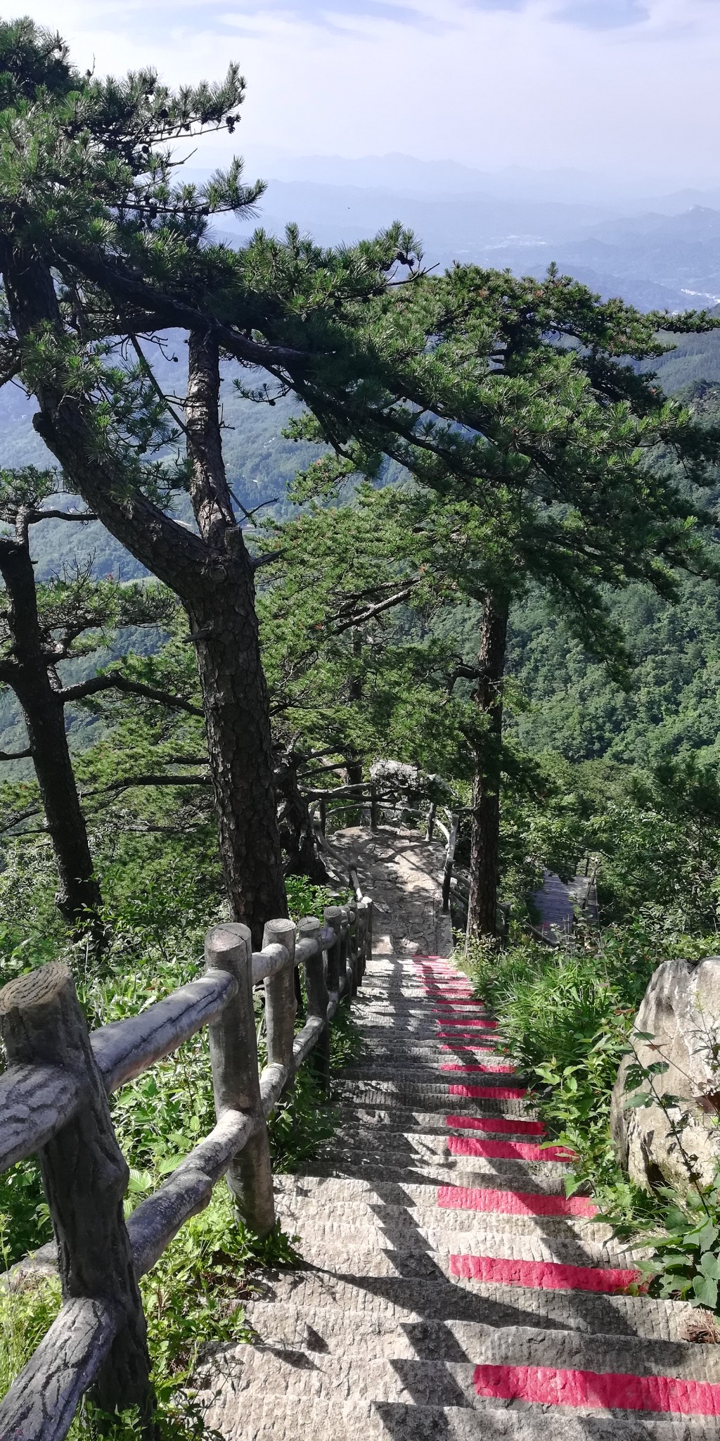 罗田薄刀峰风景区       