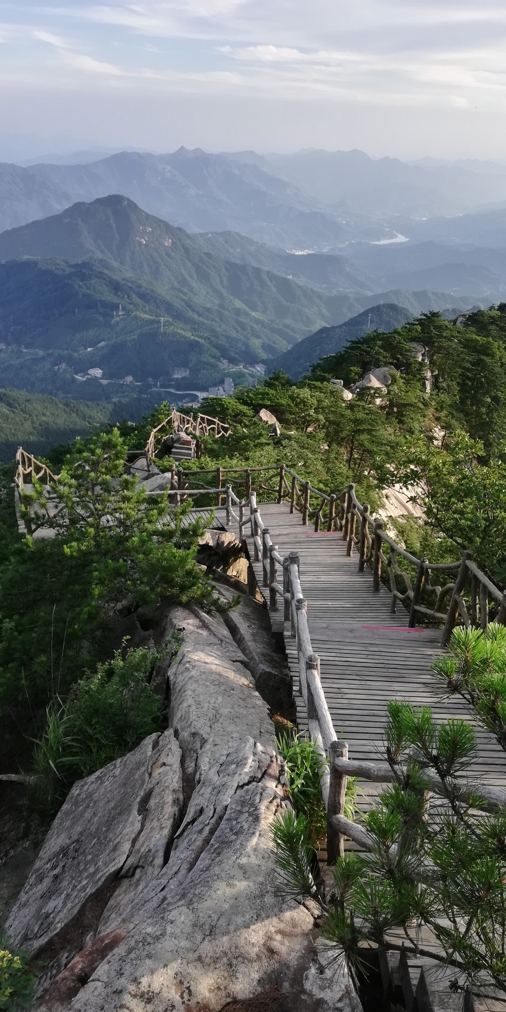 罗田薄刀峰风景区       