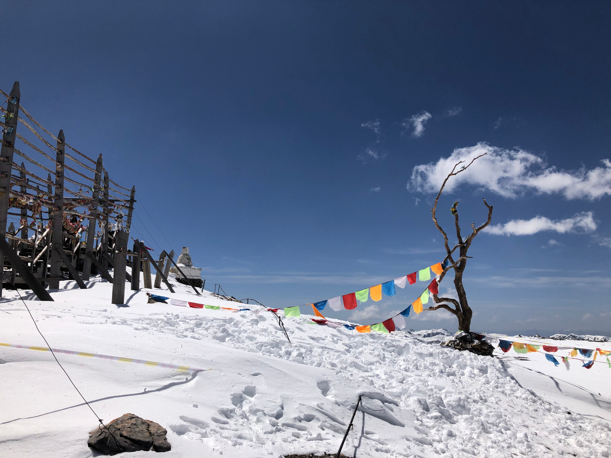 石卡雪山          