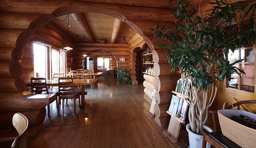 这家由农园直营的健康蔬食餐厅开在距离新千岁机场开车30分钟的小木屋