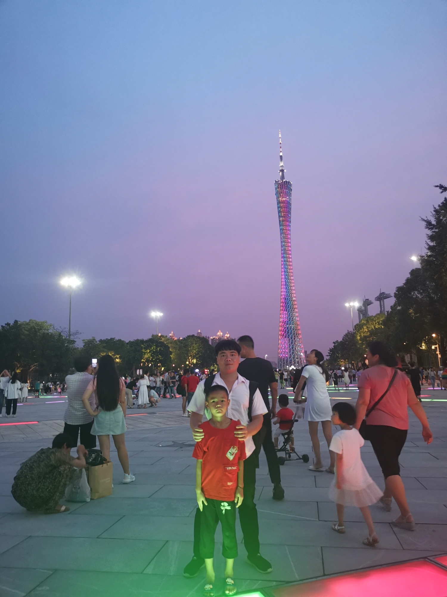 广州省广州塔夜景跟广州越秀公园风景迷人,广州旅游
