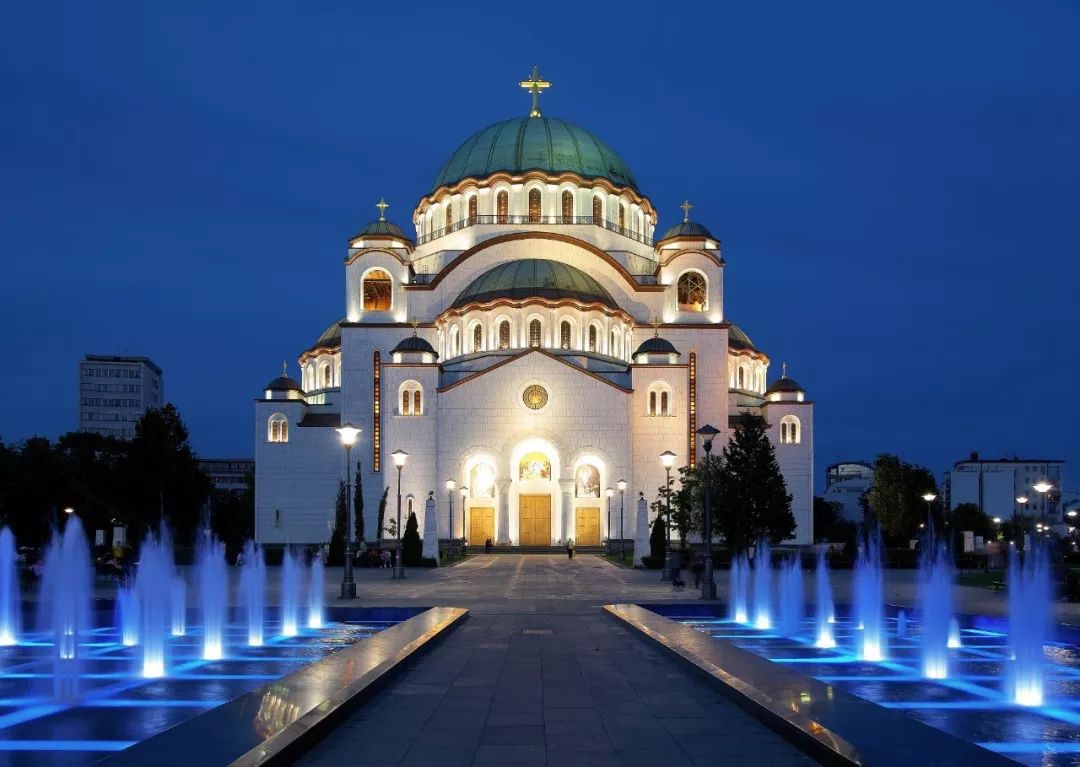 塞尔维亚人大多信奉东正教,这座教堂是贝尔格莱德最宏伟的建筑