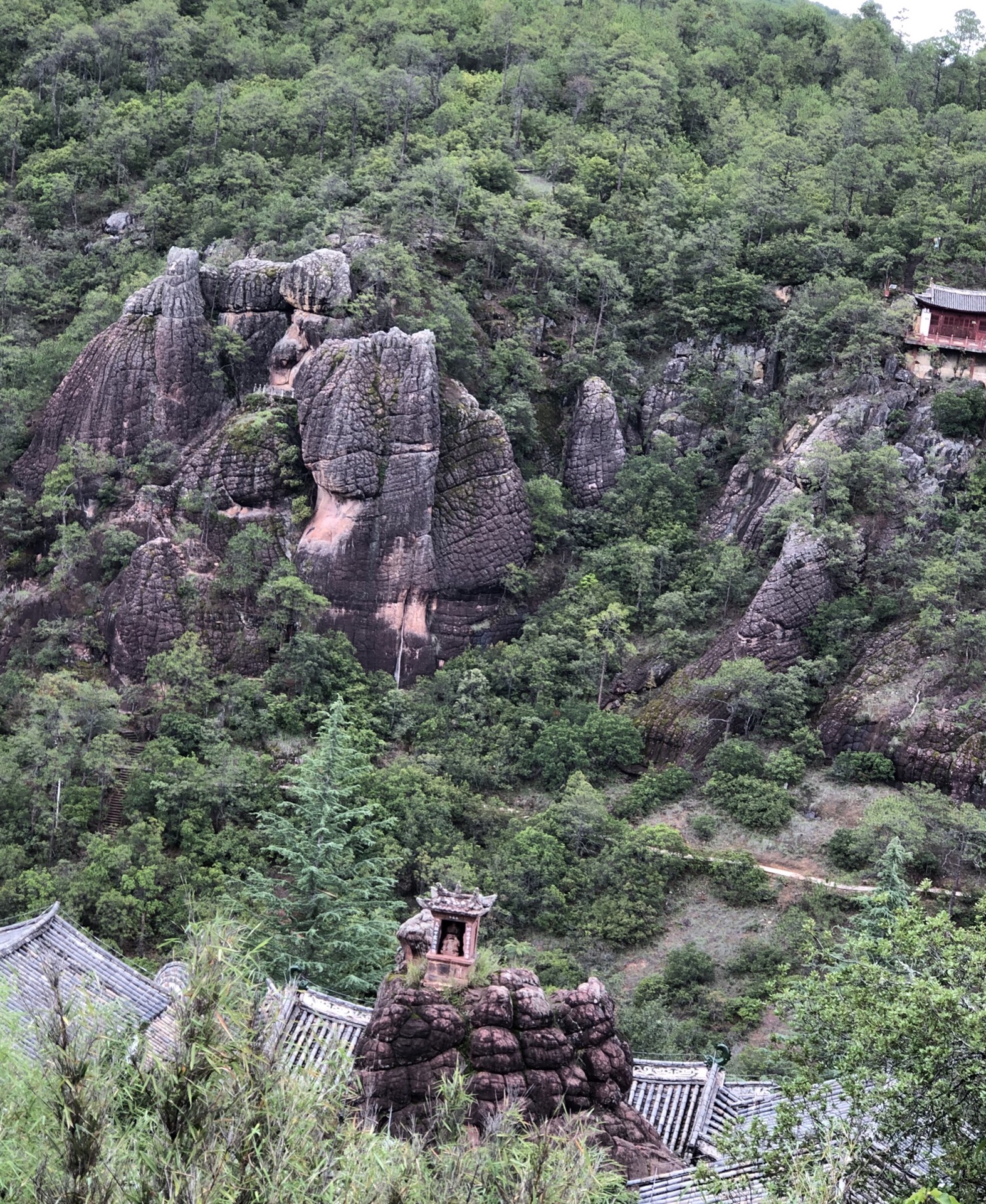 剑川石宝山景区~"菠萝包"地貌和石钟山石窟