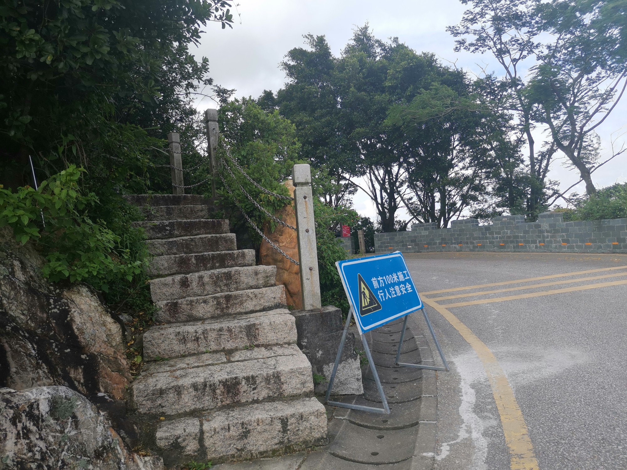 广东省深圳市南山区龙珠六路塘朗山公园