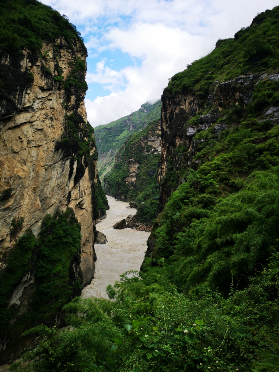 中虎跳峡一线天景区      