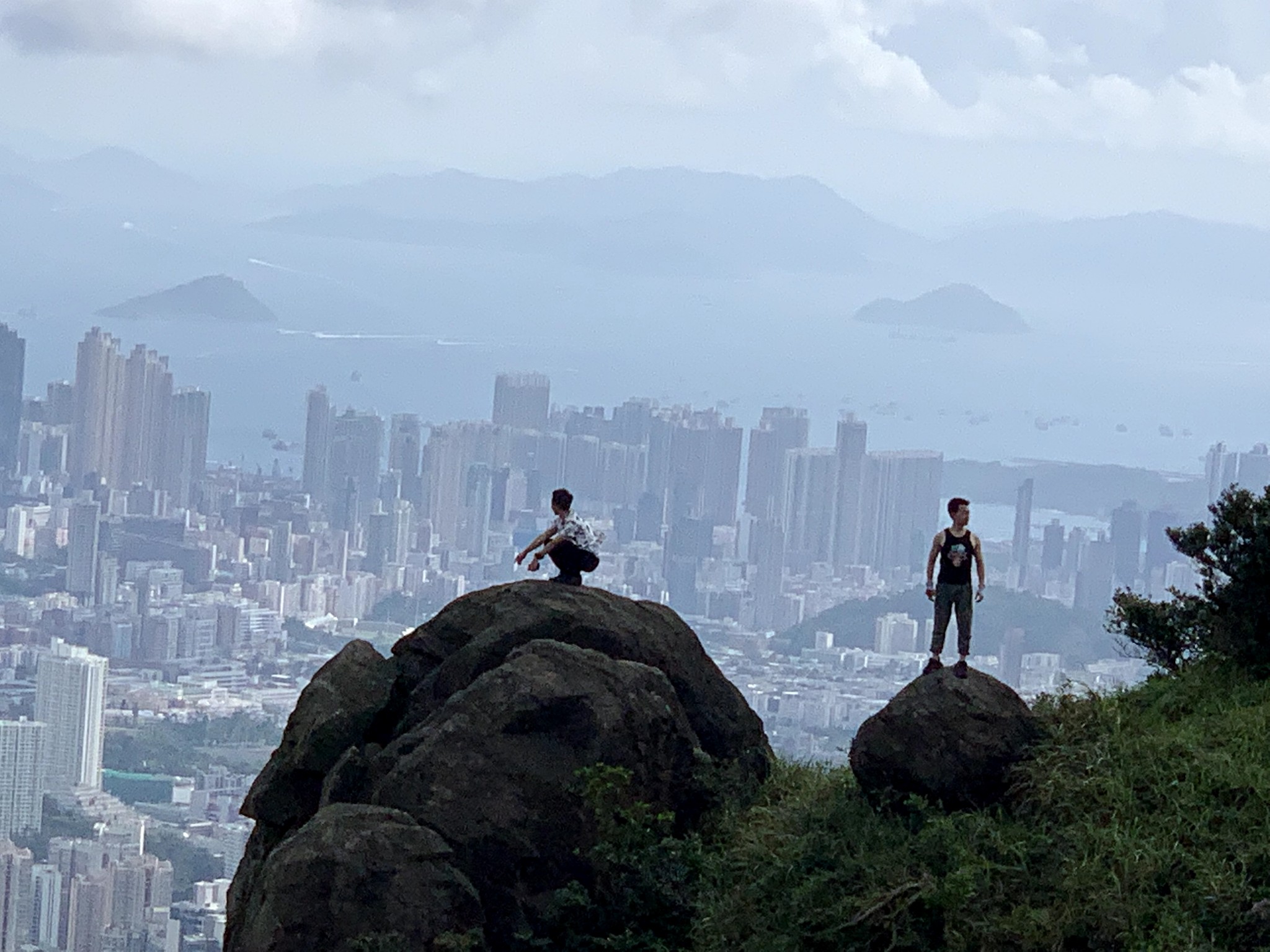 mikeliu at large香港飞鹅山(自杀崖)-八点钟,有骨气!