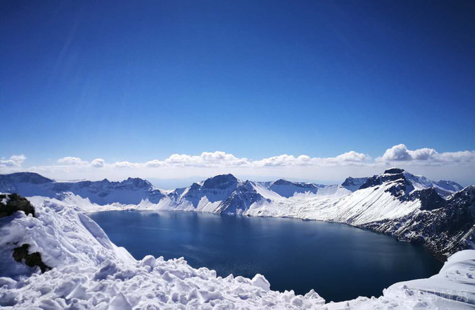 此外,长白山还是一座休眠火山,天池就是中国最大的火山口湖.