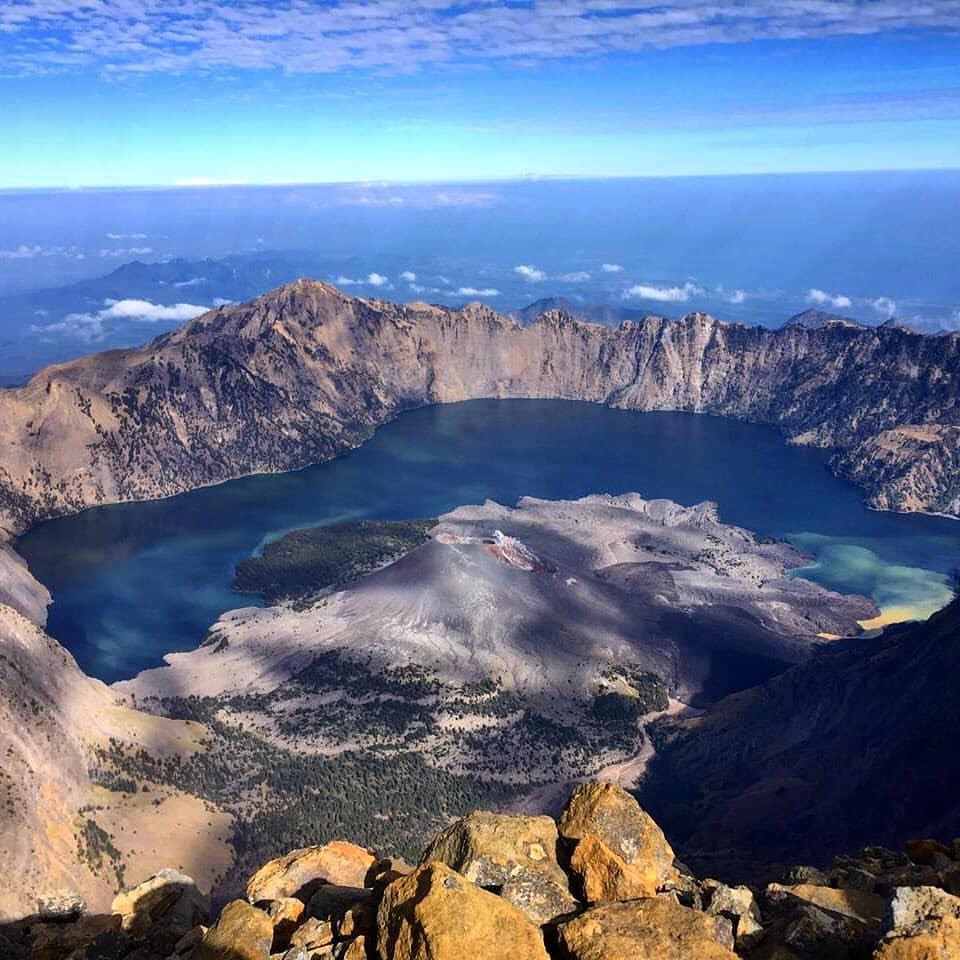 龙目岛 自由行攻略                     印尼第二高的活火山,海拔