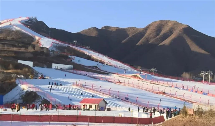 涞源白桦林温泉谷住宿(含温泉) 七山滑雪全天不限时/白石山门票可选