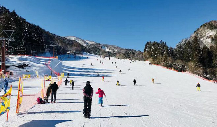 名古屋一日游 岐阜明宝滑雪场 土岐奥特莱斯(名古屋往返 大巴接送 可