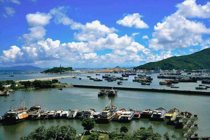 请问海陵岛现在天气怎么样，穿什么衣服合适