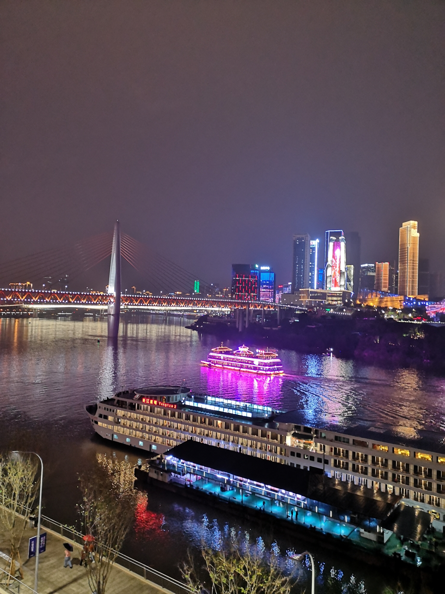 打卡来福士朝天门码头,坐看朝天门璀璨夜景.——xj重庆朝天门广场