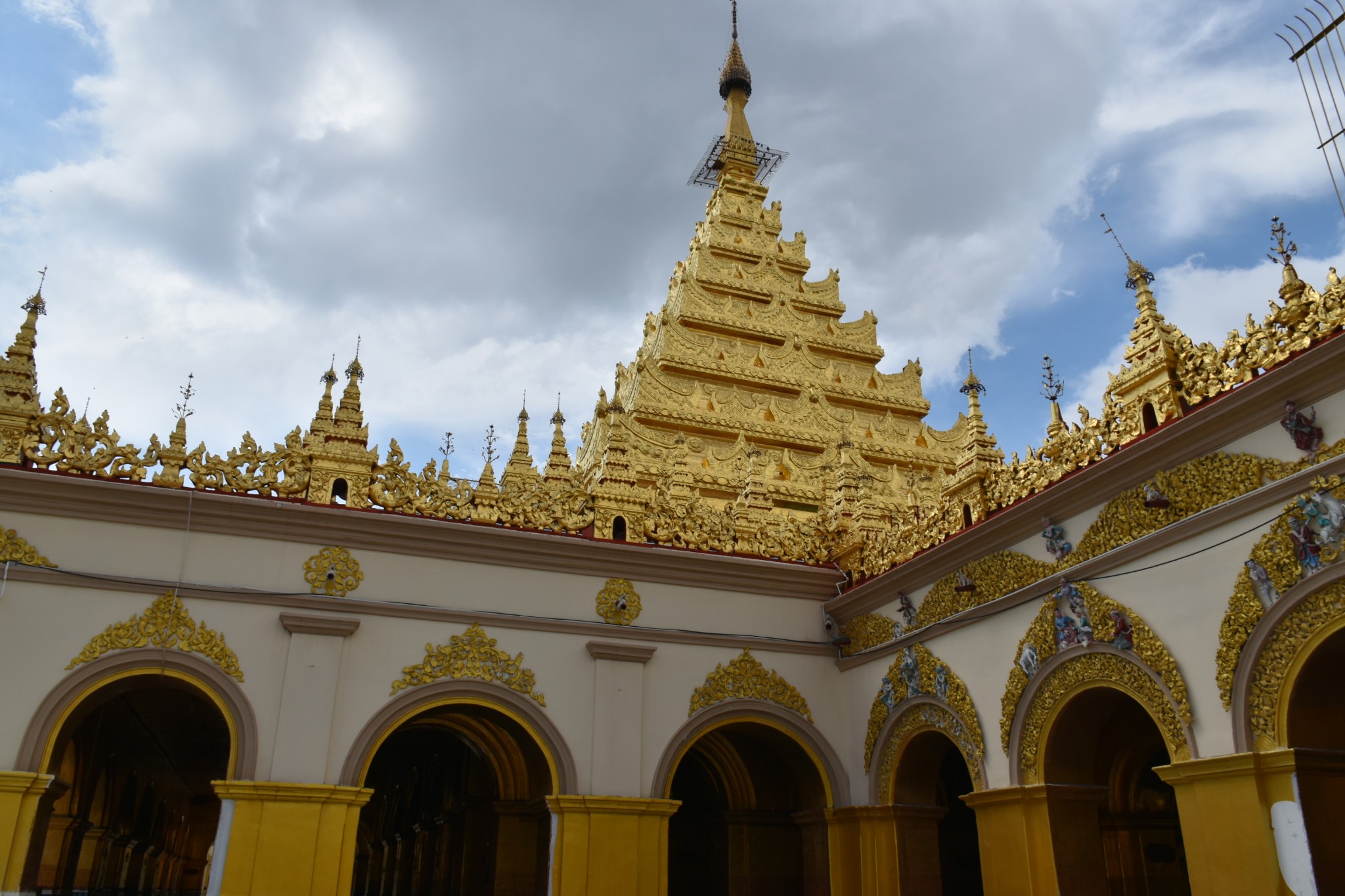 mahamuni buddha temple    