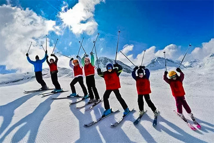 河北唐山 玉龙湾滑雪场 一日游(滑雪达人极力推荐 北京周边善大型雪场