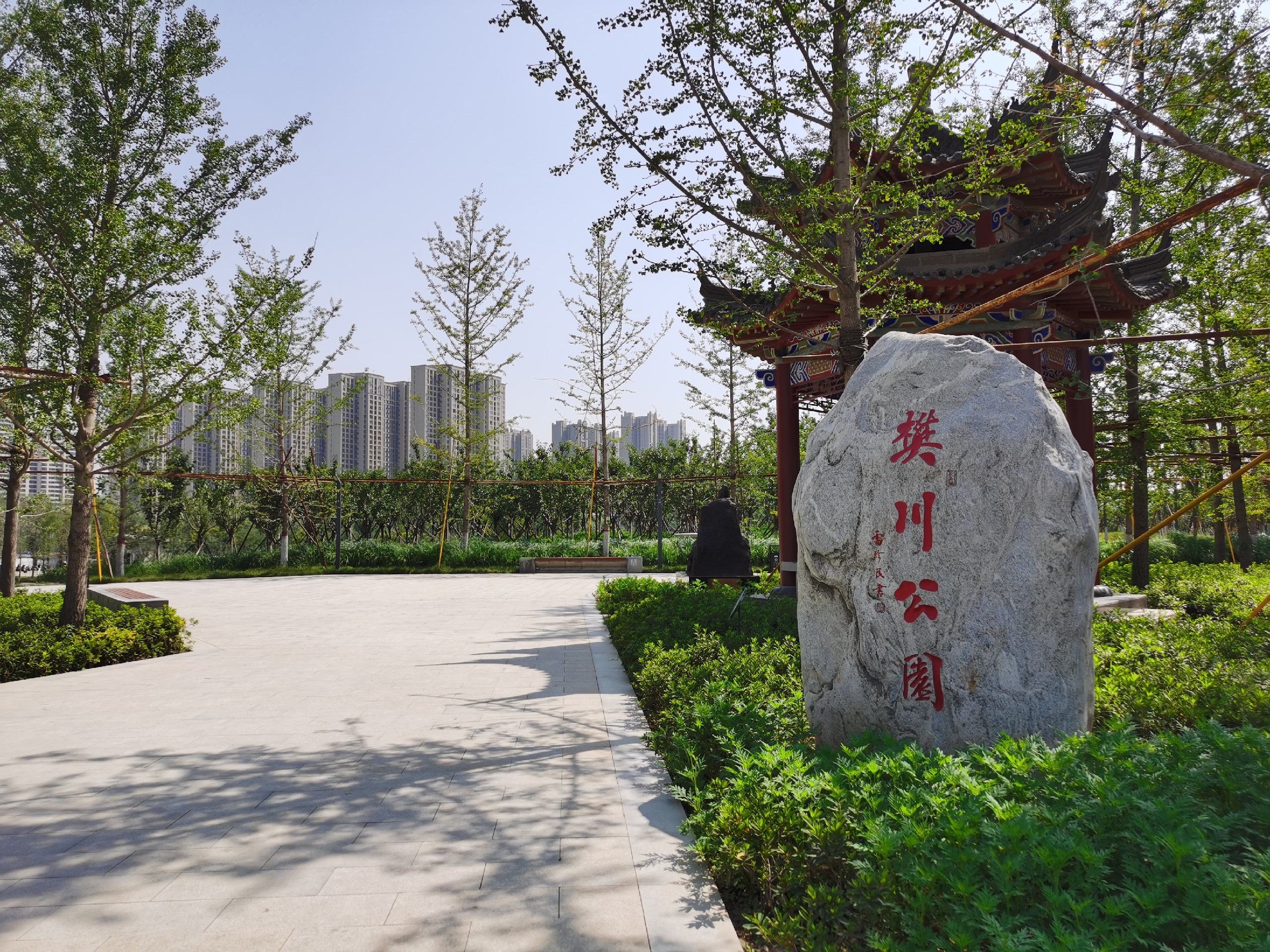 樊川公园以长安大道潏河桥为中心,沿潏河展开而建,就建在古樊川遗址上