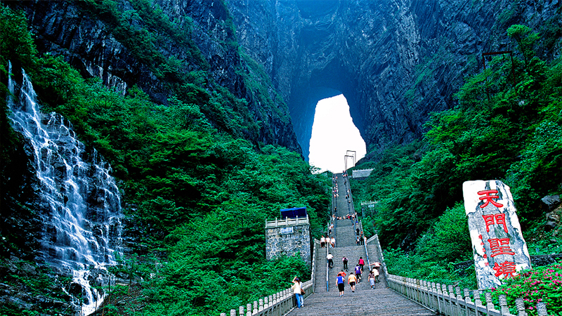 【湘西全景】张家界 大峡谷 天门山 湘西 凤凰古城6日5晚跟团游(赠