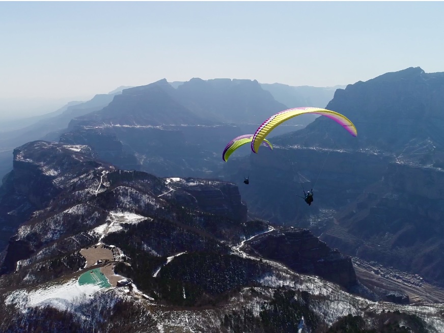河南林州林虑山滑翔伞动力伞三角翼体验高空欣赏太行美景