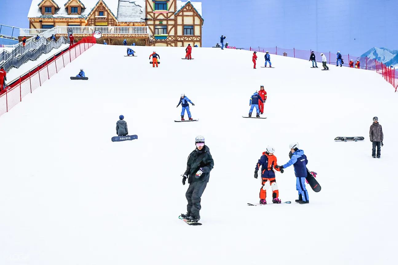 广州融创雪世界门票(室内滑雪场 娱雪区/初级/中级/高级滑雪道 赠缆车