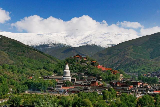 五台山门票佛教四大名山之首世界五大佛教圣地之一看琳琅满目的石雕可