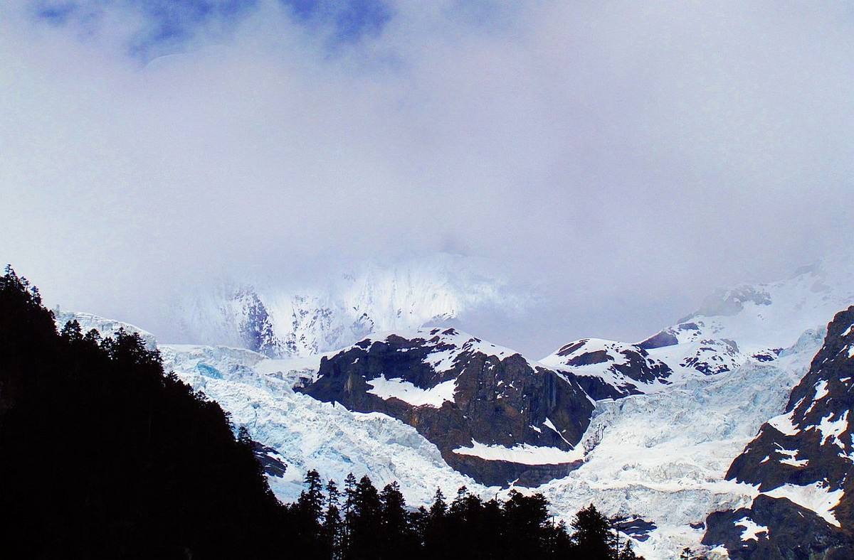 寻梦香格里拉探秘梅里雪山明永冰川雨崩徒步旅游攻略