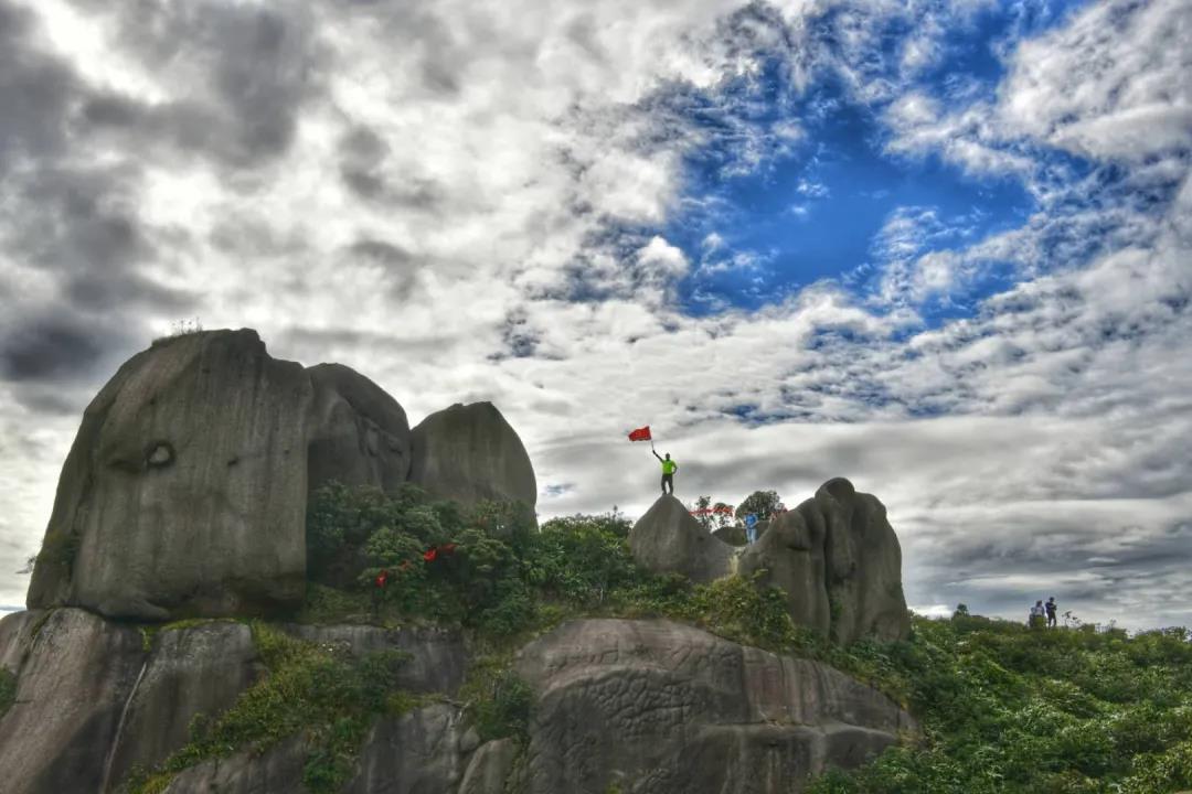 【广州出发】增城牛牯嶂一日游(勇登增城醉高峰-行走广州登山徒步路线