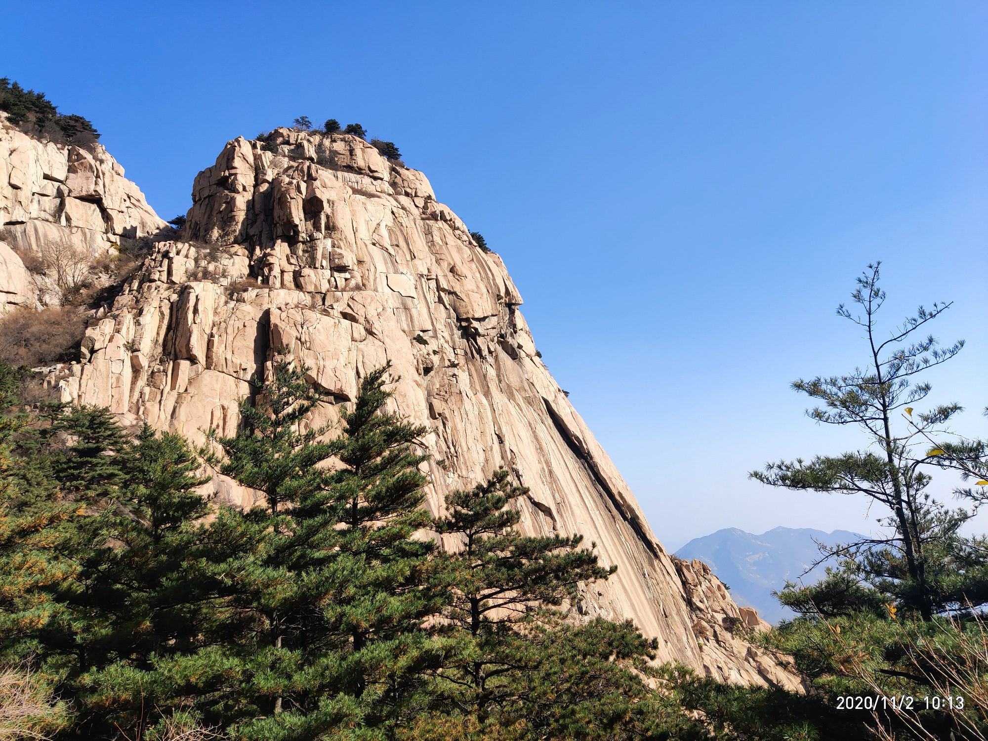 2020年11月登泰山记(中天门上天烛峰下)