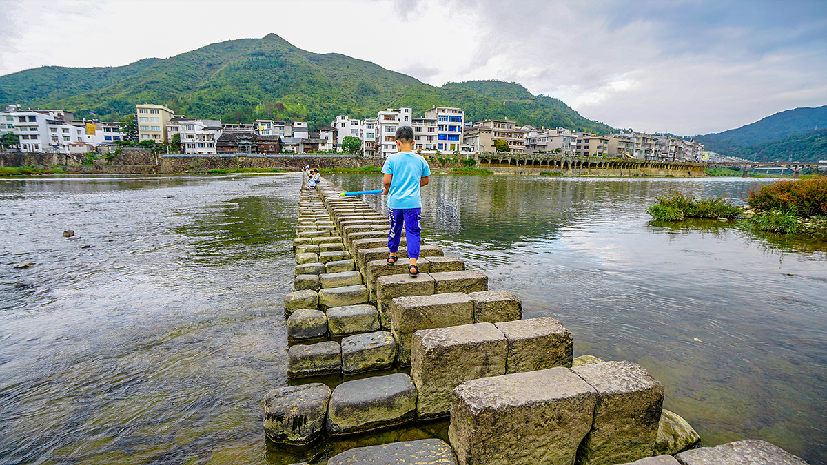 又到春暖花开开时泰顺廊桥碇步行摄绿意畲乡温州的风水宝地