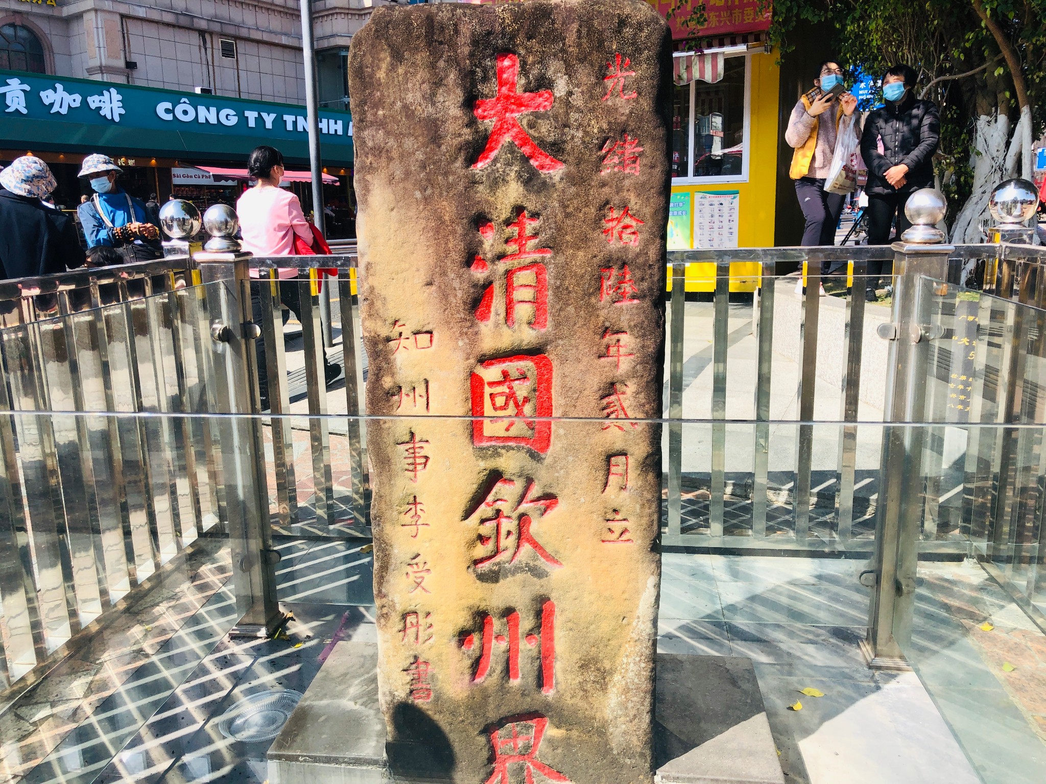 广西行与越南仅一河之隔东兴国门景区