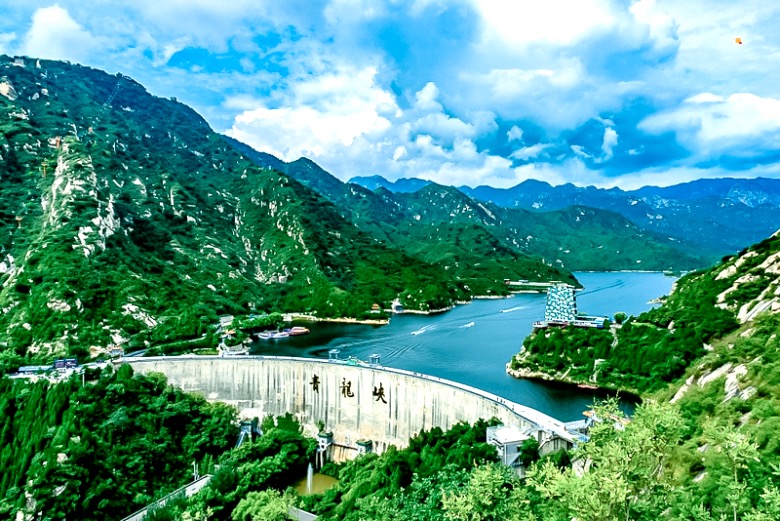 登临青龙峡风景区的古长城,虽大多是断碣残碑,但这里的长城,自有其